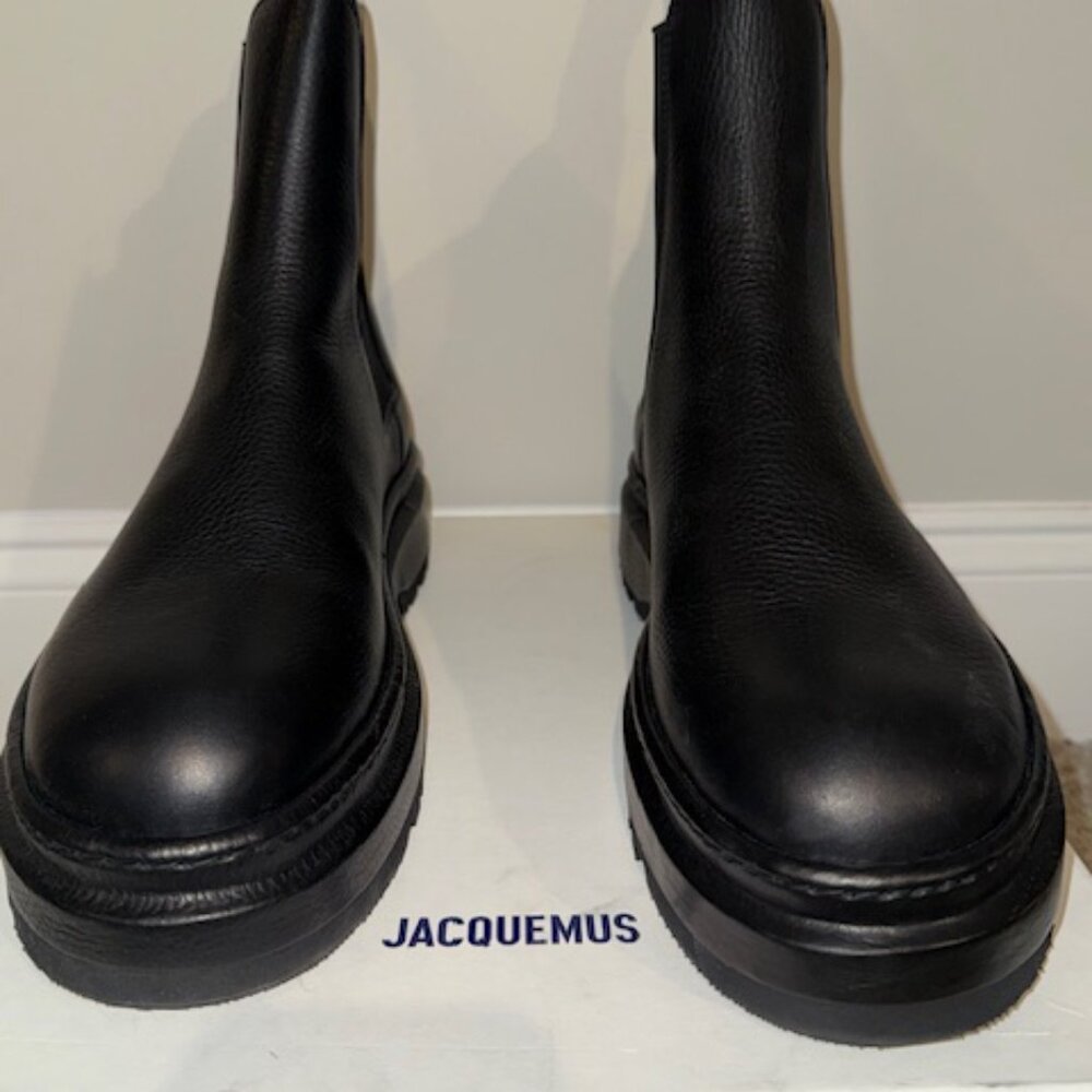 (NEW) JACQUEMUS Black La Casa 'Les bottines Pavane' BLACK CHELSEA BOOTS - Picture 6 of 7
